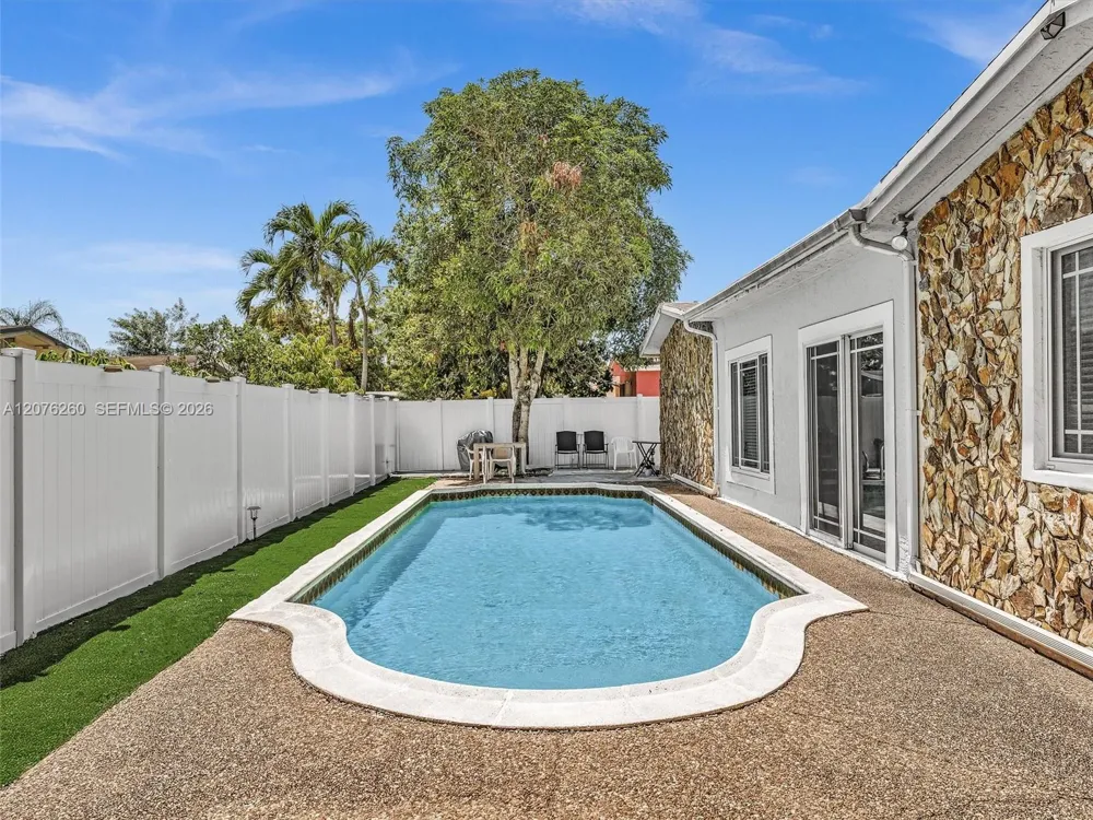 6520 SW 7th Ct North Lauderdale, FL 33068
