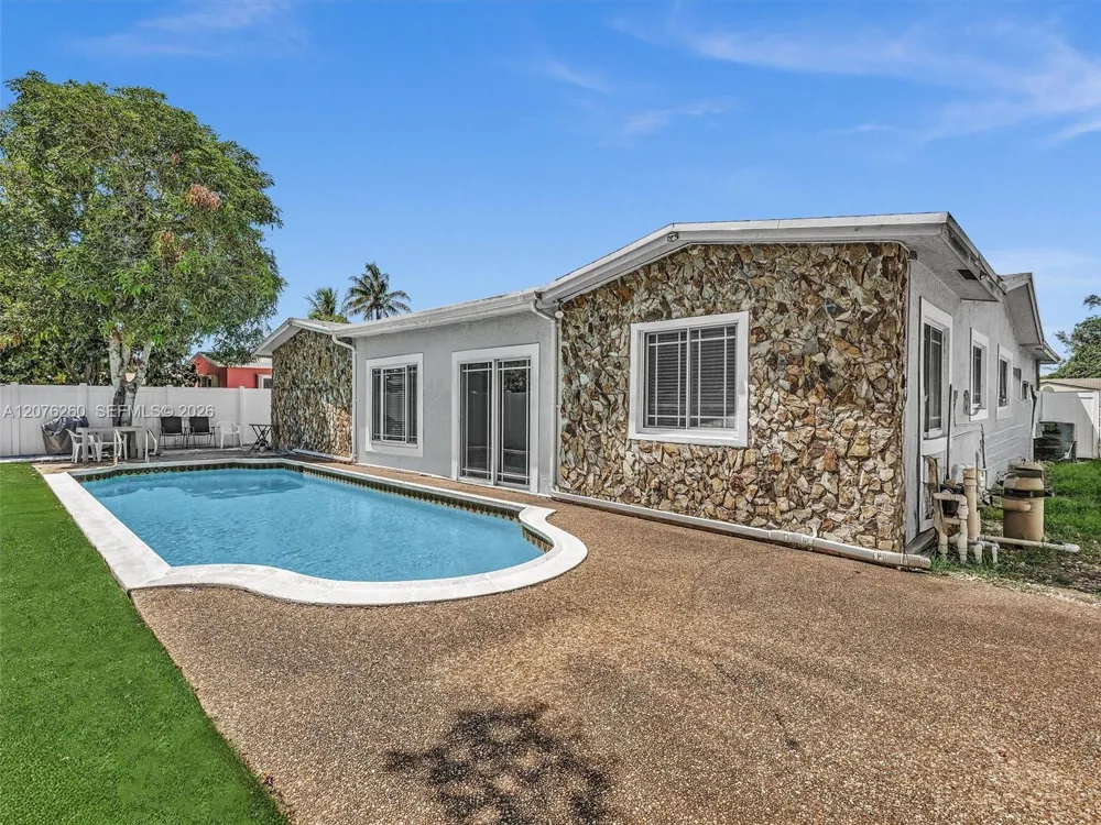6520 SW 7th Ct North Lauderdale, FL 33068