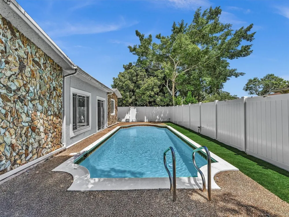 6520 SW 7th Ct North Lauderdale, FL 33068
