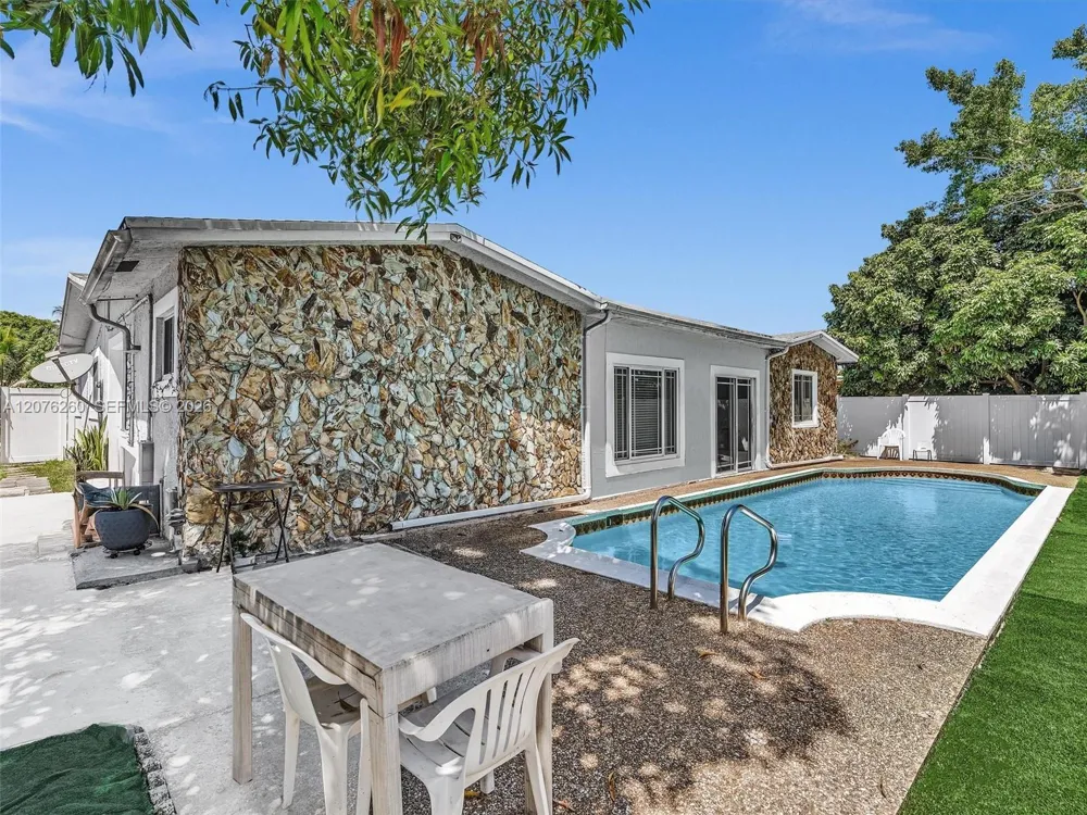 6520 SW 7th Ct North Lauderdale, FL 33068