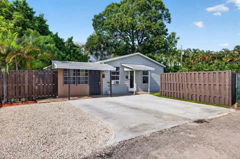 2702 NE 9TH AVENUE #1/2
