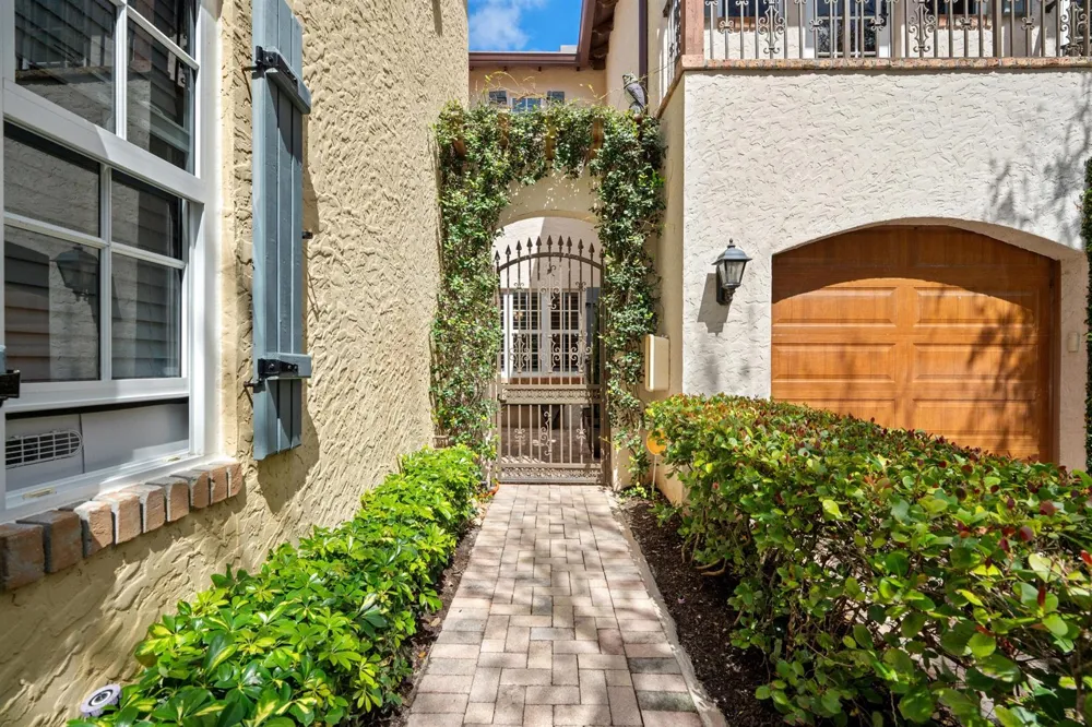 1027 Coralina Lane Delray Beach, FL 33483