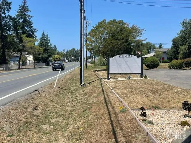 1225 Hwy 116 S Sebastopol, CA 95472