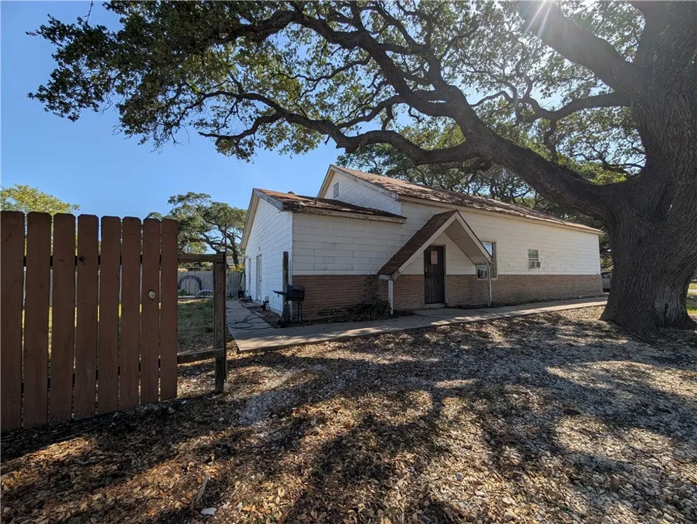 1060 S Whitney Street Aransas Pass, TX 78336