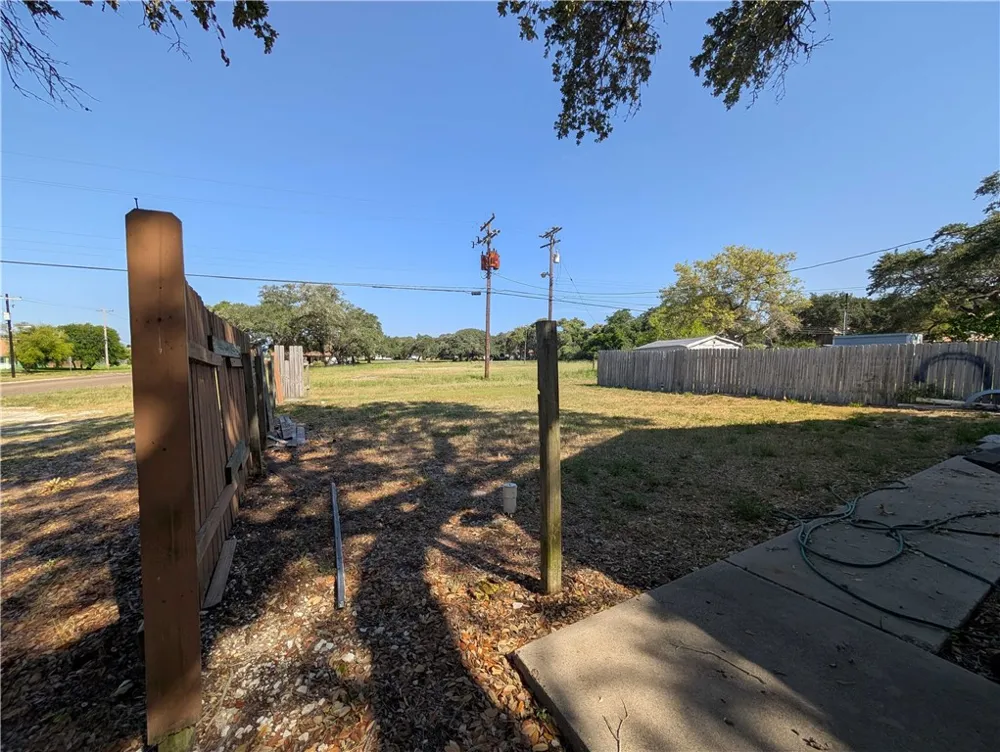 1060 S Whitney Street Aransas Pass, TX 78336