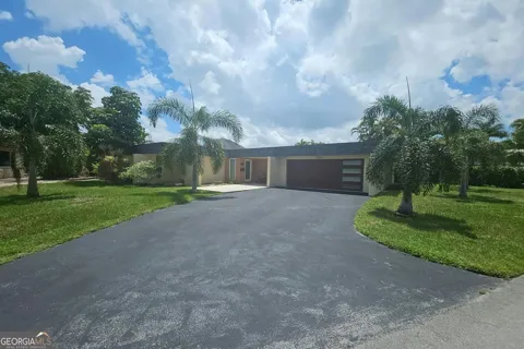 6104 Royal Poinciana LN