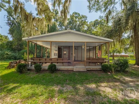 1045 Live Oak Lane NE