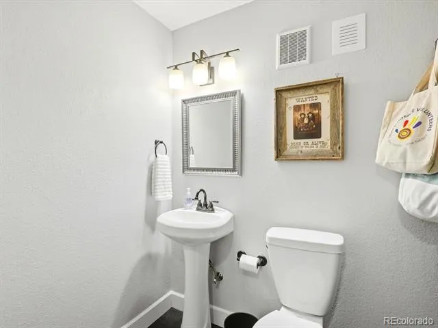 9773 W Hinsdale Lane Littleton, CO 80128