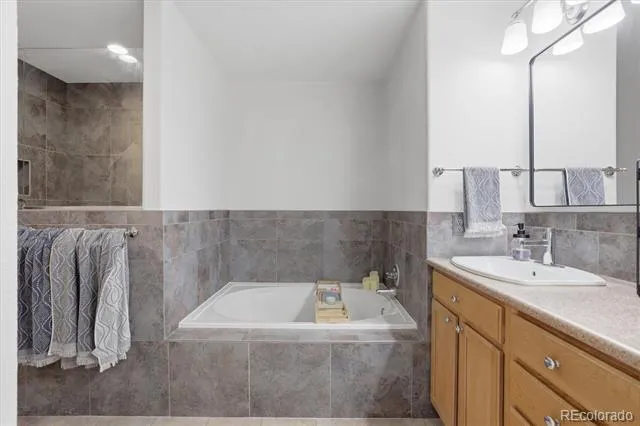 6607 S Forest Way #E Centennial, CO 80121