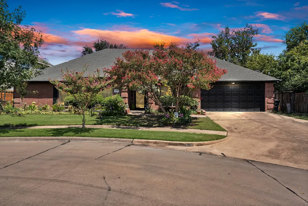 2716 Rochelle Point Irving, TX 75062