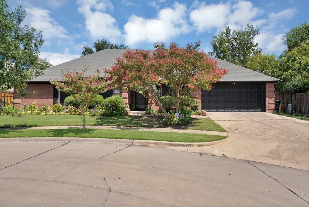 2716 Rochelle Point Irving, TX 75062