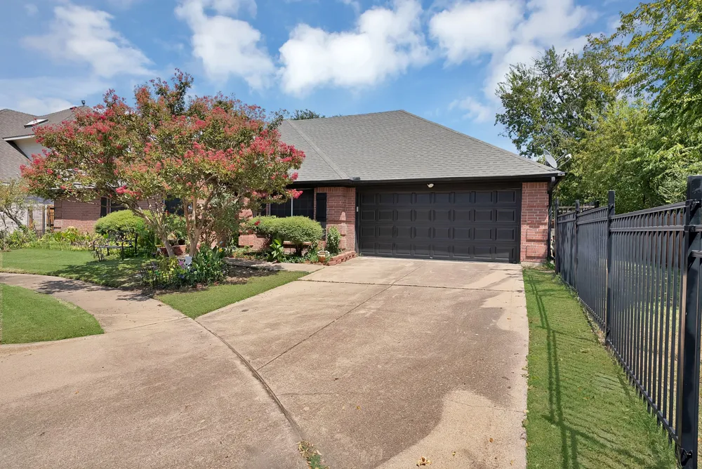 2716 Rochelle Point Irving, TX 75062