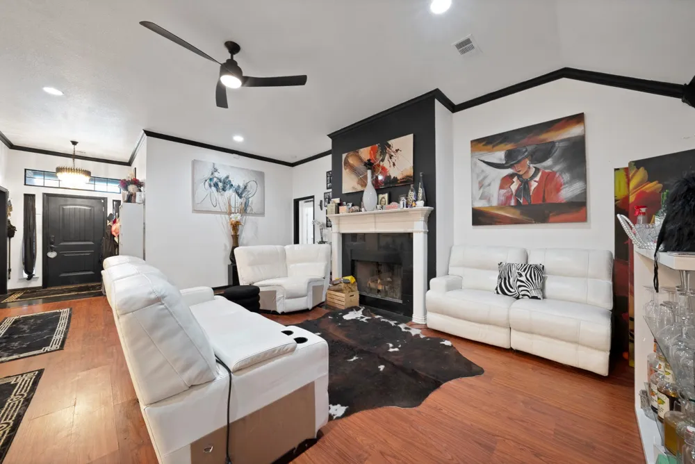 2716 Rochelle Point Irving, TX 75062