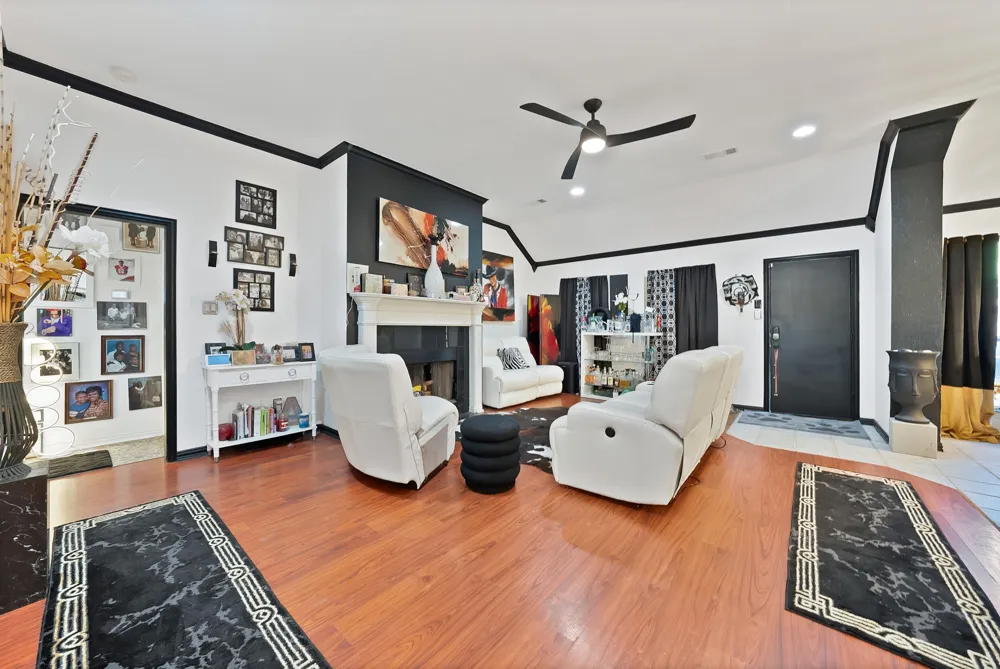 2716 Rochelle Point Irving, TX 75062