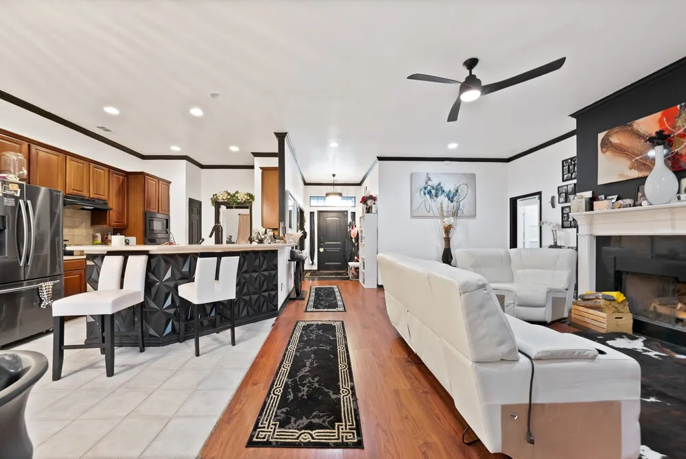 2716 Rochelle Point Irving, TX 75062