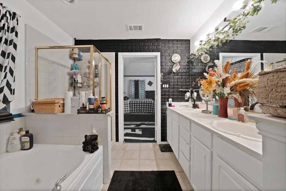 2716 Rochelle Point Irving, TX 75062