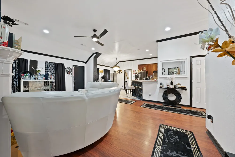 2716 Rochelle Point Irving, TX 75062