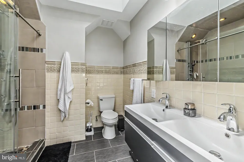 4922 PINE STREET Philadelphia, PA 19143