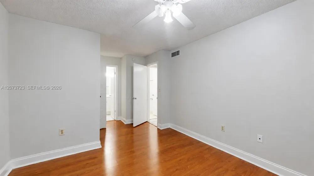15600 SW 80th St #L-304 Miami, FL 33193