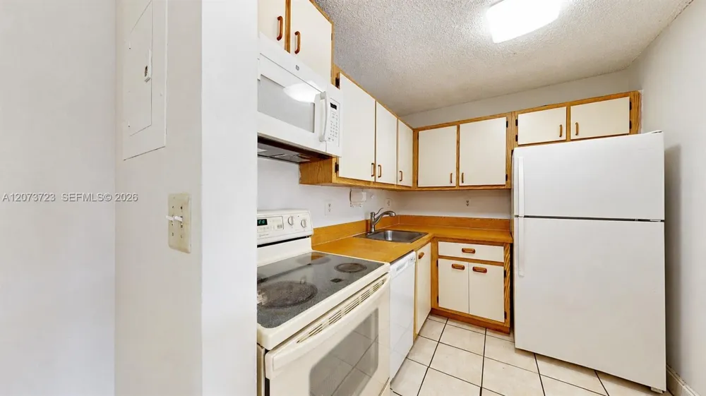 15600 SW 80th St #L-304 Miami, FL 33193