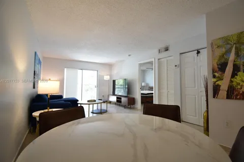1605 Meridian Ave #202