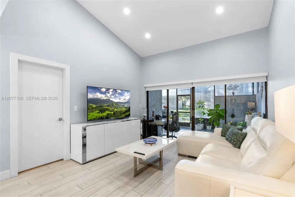 1064 NW 97th Ave #219 Pembroke Pines, FL 33024