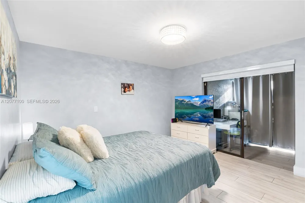 1064 NW 97th Ave #219 Pembroke Pines, FL 33024