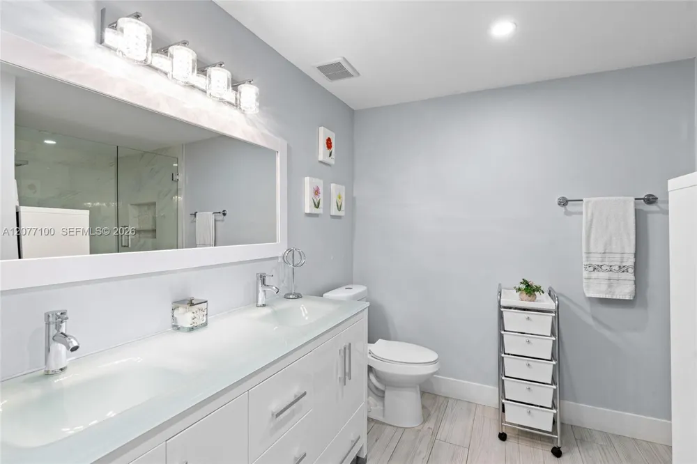1064 NW 97th Ave #219 Pembroke Pines, FL 33024