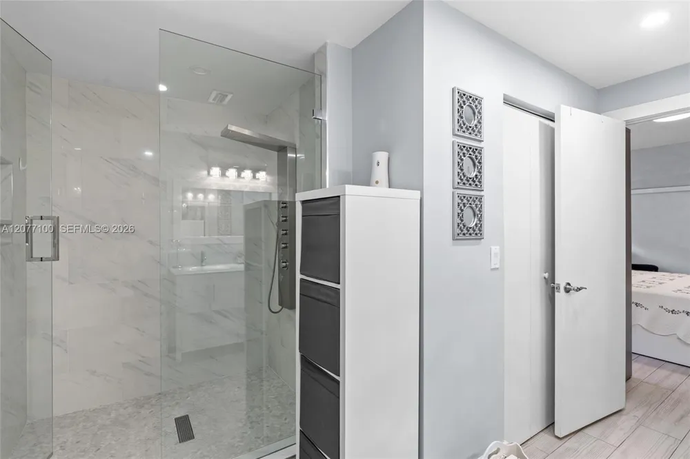 1064 NW 97th Ave #219 Pembroke Pines, FL 33024