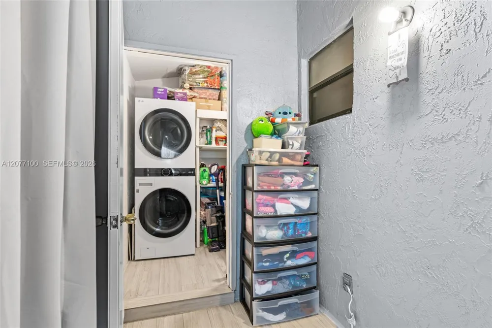 1064 NW 97th Ave #219 Pembroke Pines, FL 33024