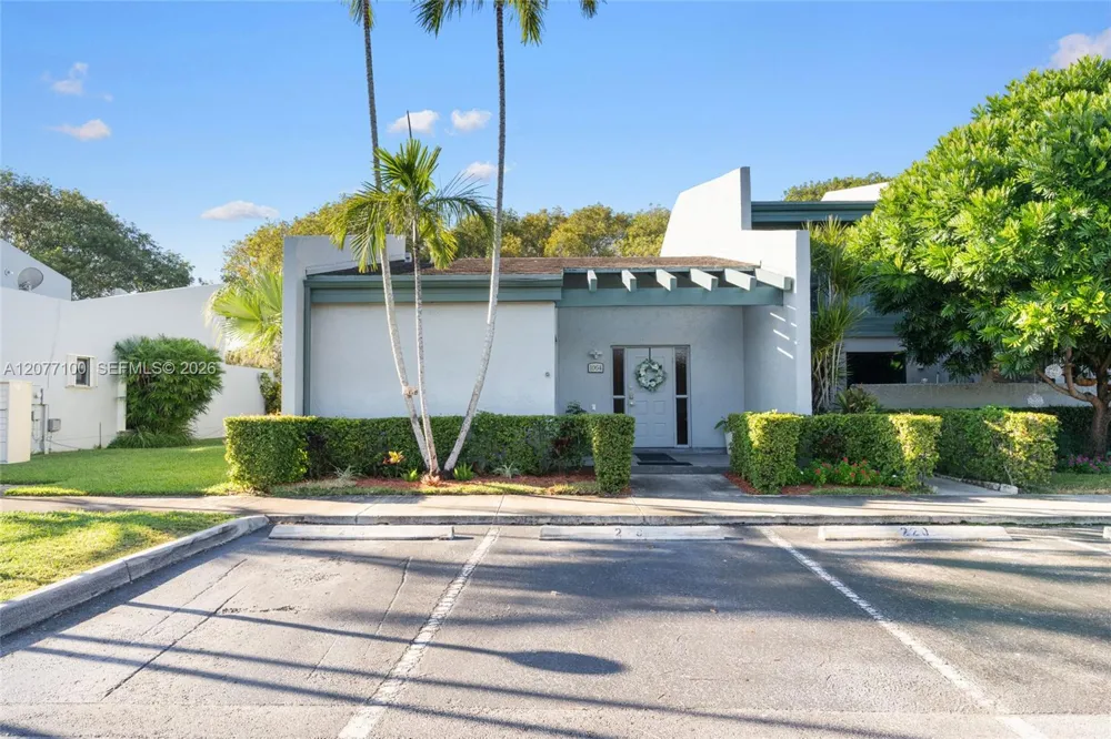 1064 NW 97th Ave #219 Pembroke Pines, FL 33024
