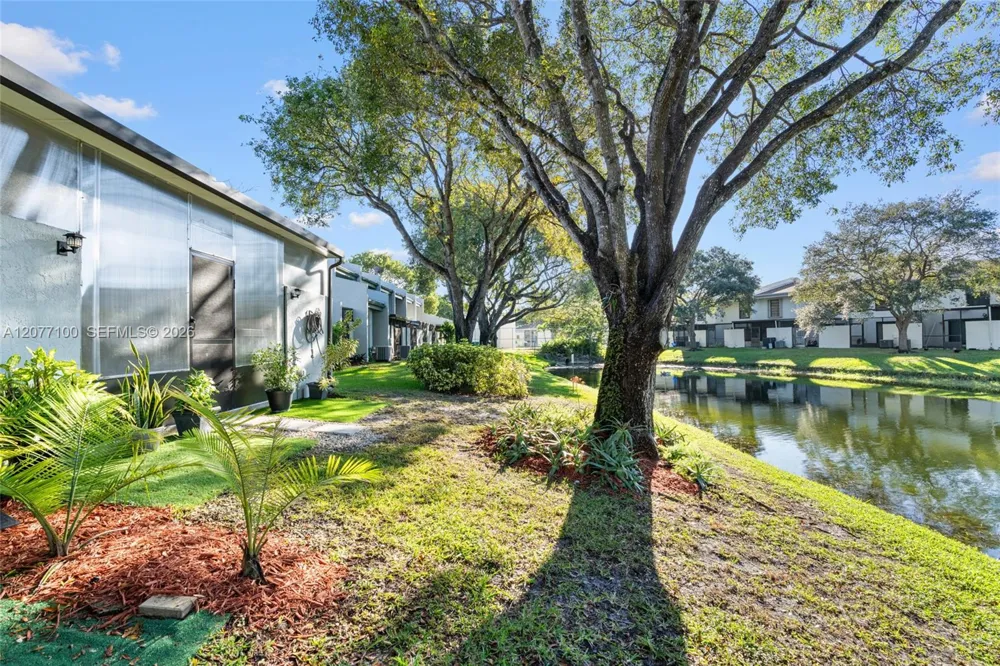 1064 NW 97th Ave #219 Pembroke Pines, FL 33024