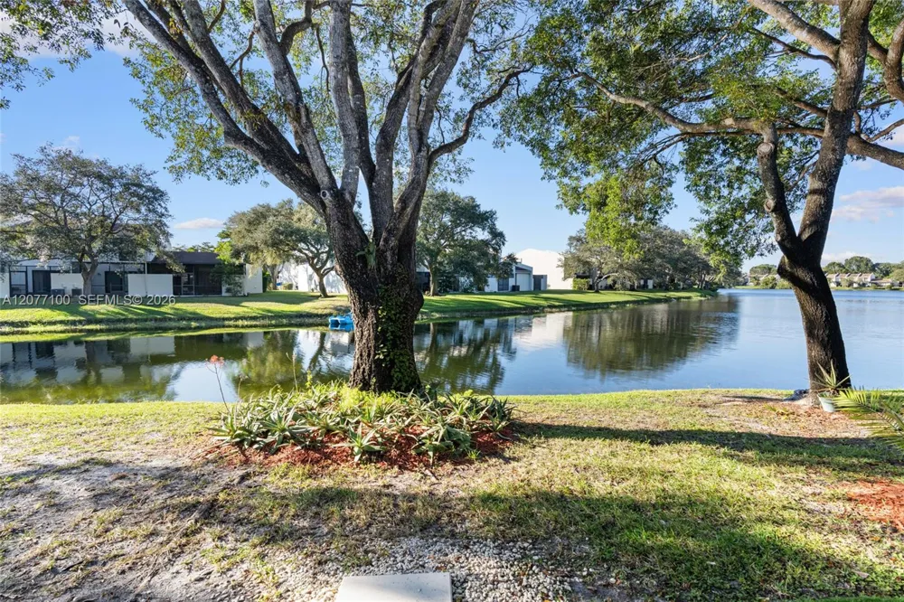 1064 NW 97th Ave #219 Pembroke Pines, FL 33024