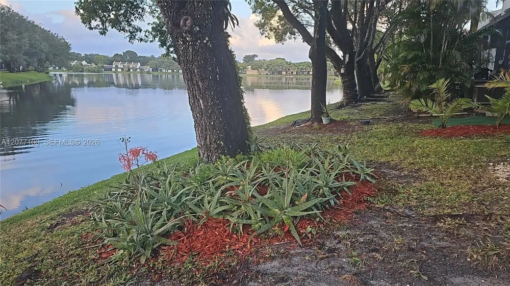 1064 NW 97th Ave #219 Pembroke Pines, FL 33024