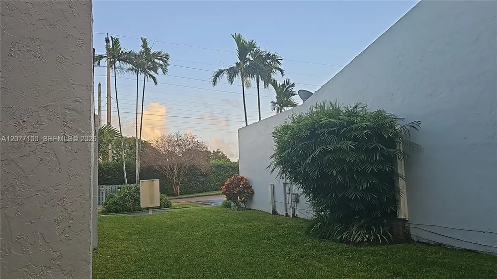 1064 NW 97th Ave #219 Pembroke Pines, FL 33024