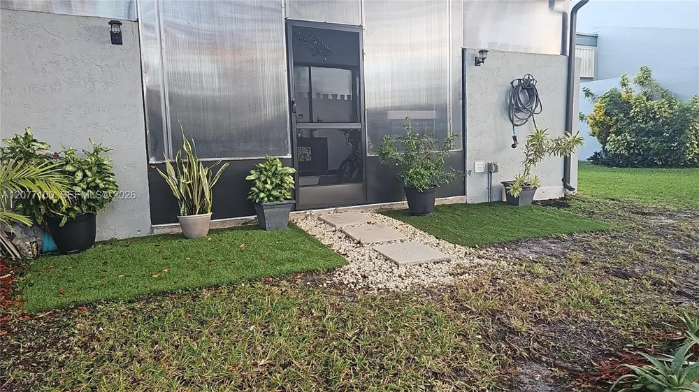 1064 NW 97th Ave #219 Pembroke Pines, FL 33024