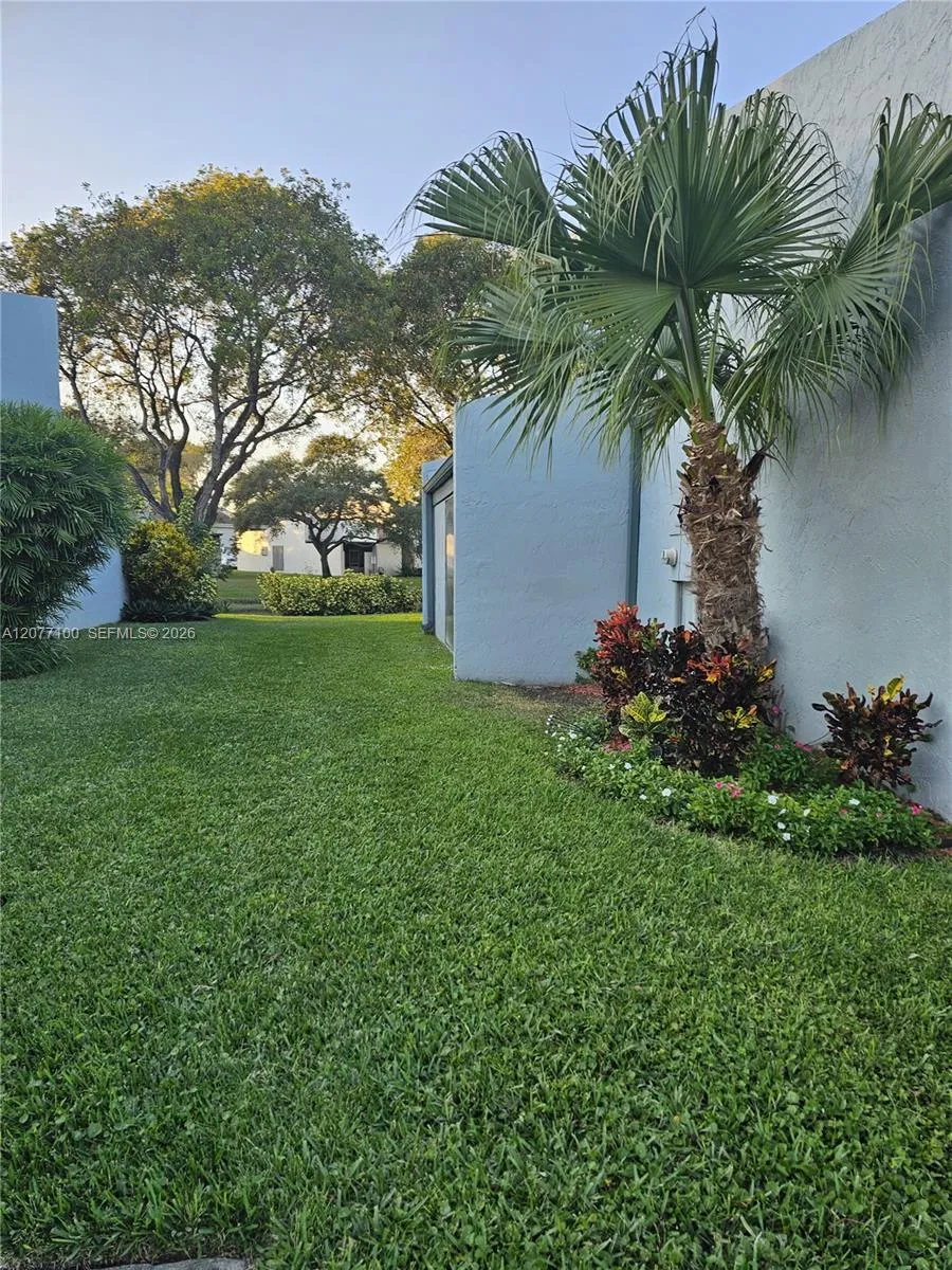 1064 NW 97th Ave #219 Pembroke Pines, FL 33024