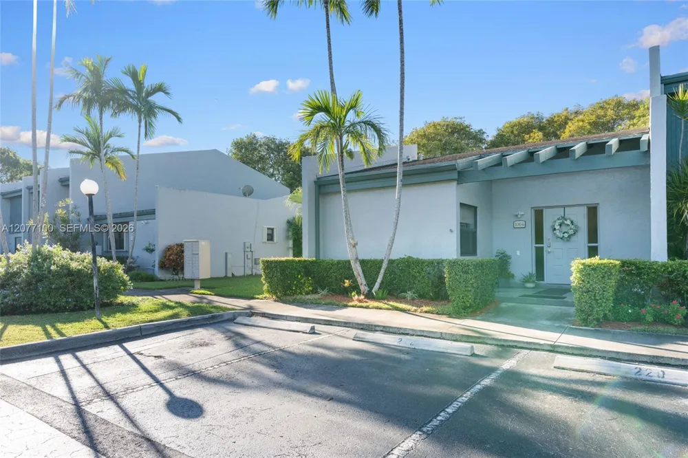 1064 NW 97th Ave #219 Pembroke Pines, FL 33024