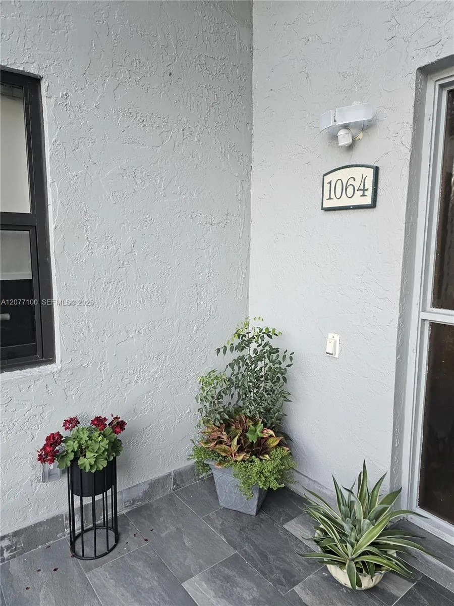 1064 NW 97th Ave #219 Pembroke Pines, FL 33024