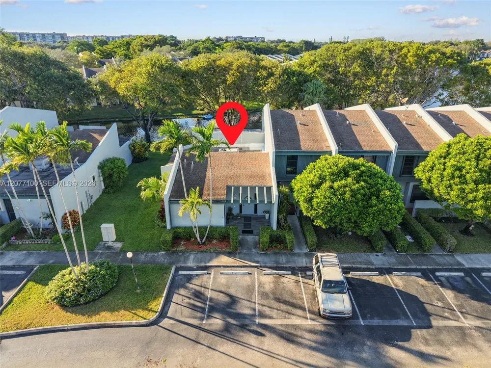 1064 NW 97th Ave #219 Pembroke Pines, FL 33024