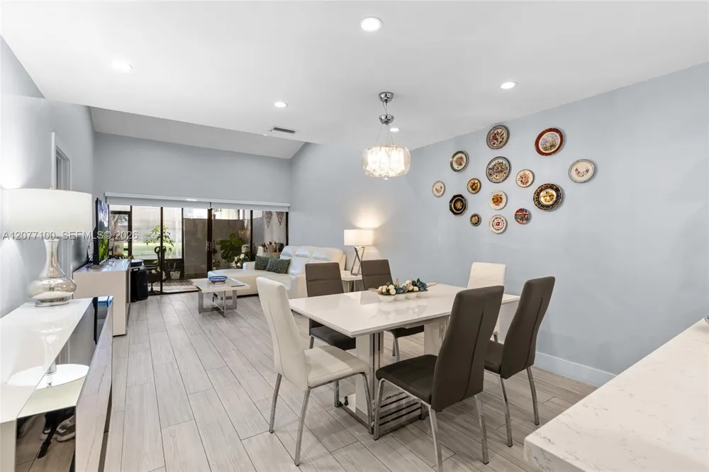 1064 NW 97th Ave #219 Pembroke Pines, FL 33024