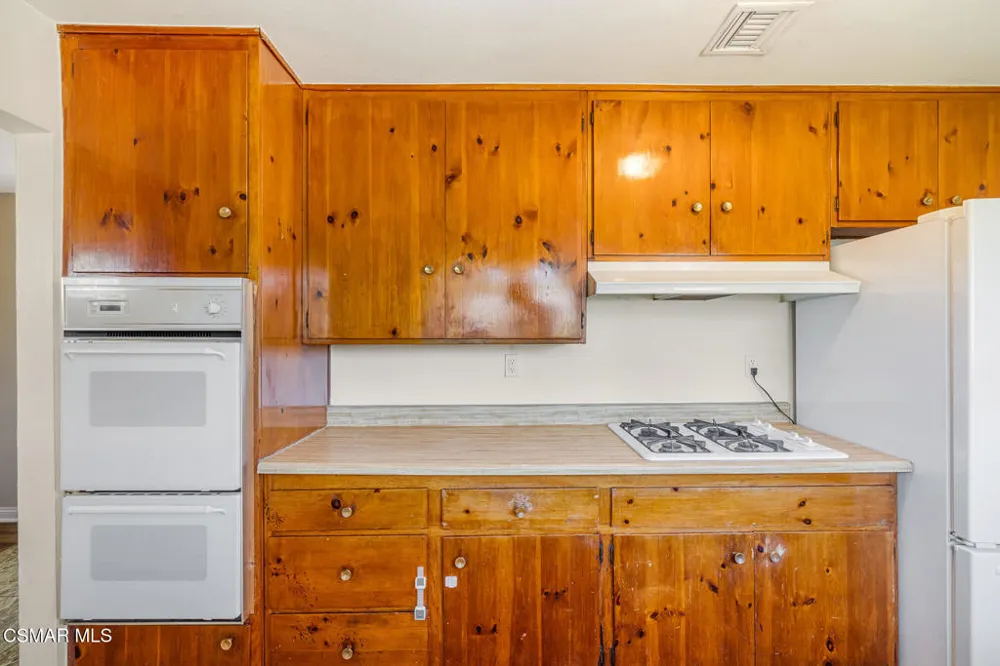 912 Calle Tulipan Thousand Oaks, CA 91360