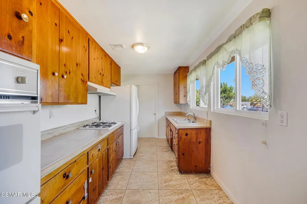 912 Calle Tulipan Thousand Oaks, CA 91360