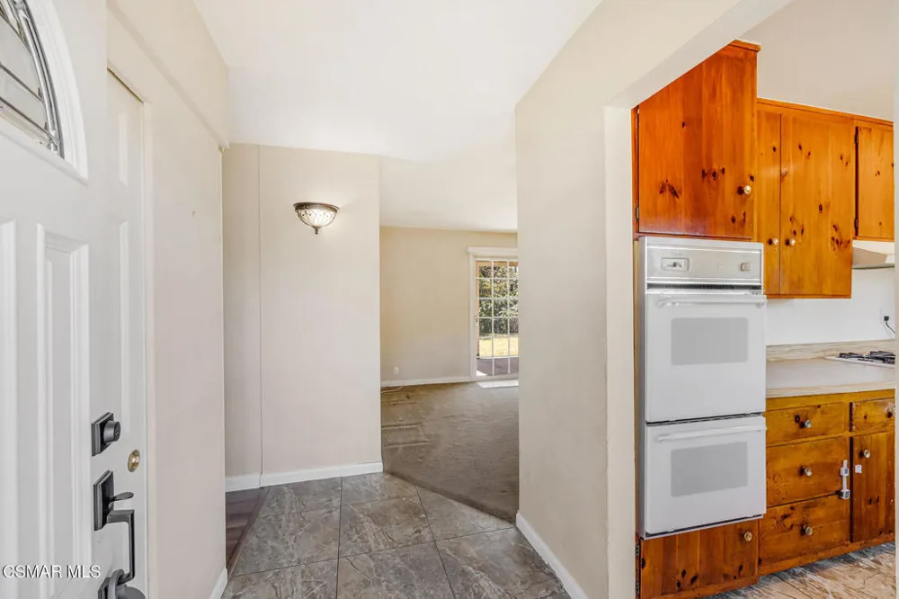 912 Calle Tulipan Thousand Oaks, CA 91360