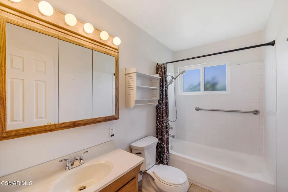 912 Calle Tulipan Thousand Oaks, CA 91360