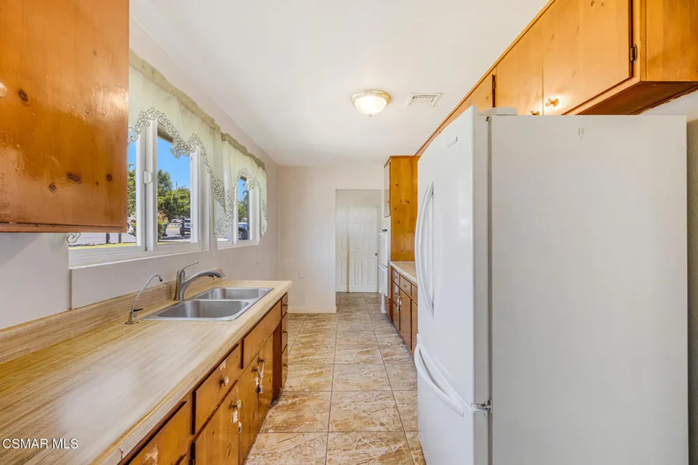912 Calle Tulipan Thousand Oaks, CA 91360