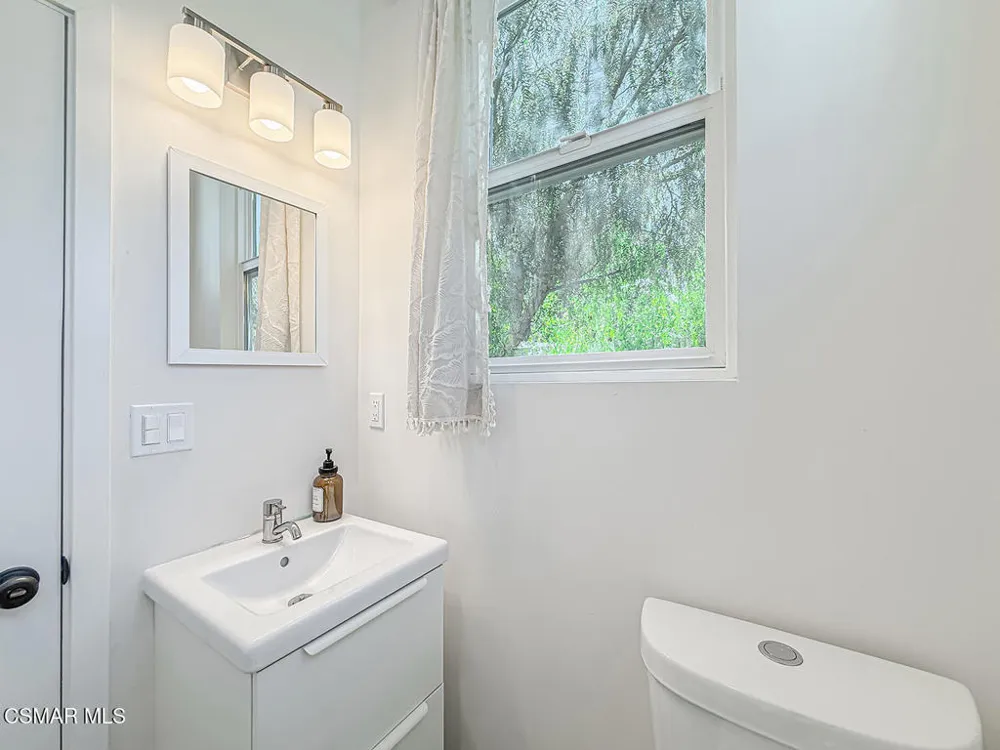 2465 Chiquita Lane #B Thousand Oaks, CA 91362