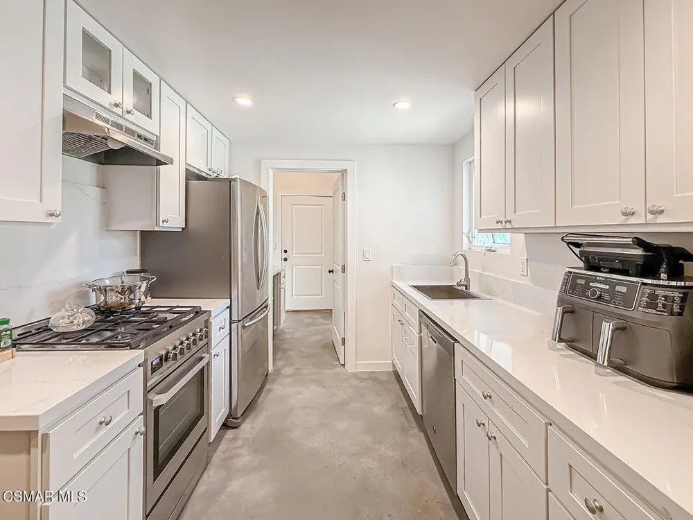 2465 Chiquita Lane #B Thousand Oaks, CA 91362