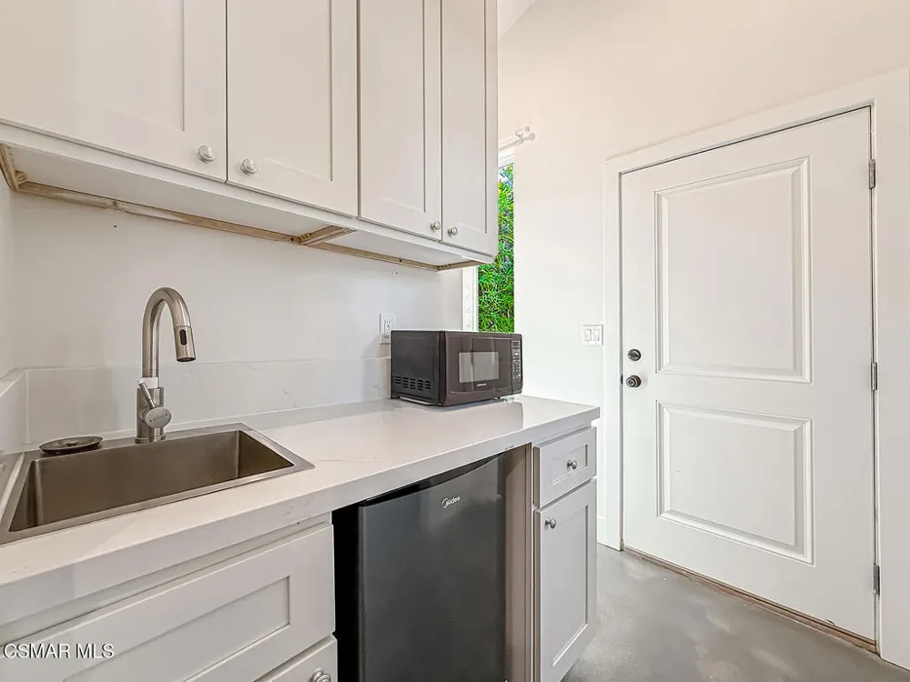 2465 Chiquita Lane #B Thousand Oaks, CA 91362