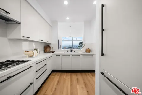 900 W Olympic Boulevard #27D